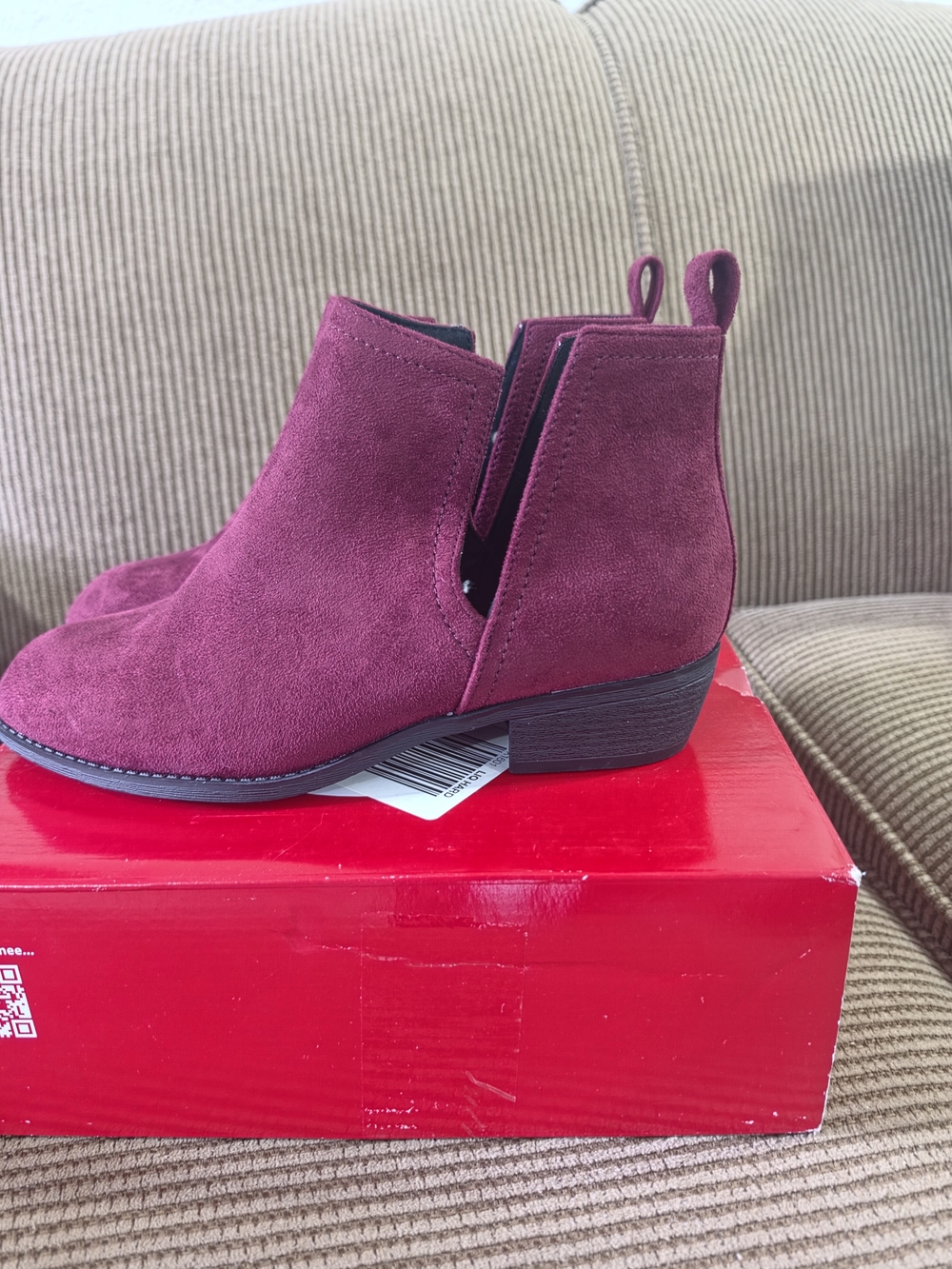 Journee Collection Rimi Wide Ankle Booties Oxblood Suede Size 8W - Picture 4 of 6